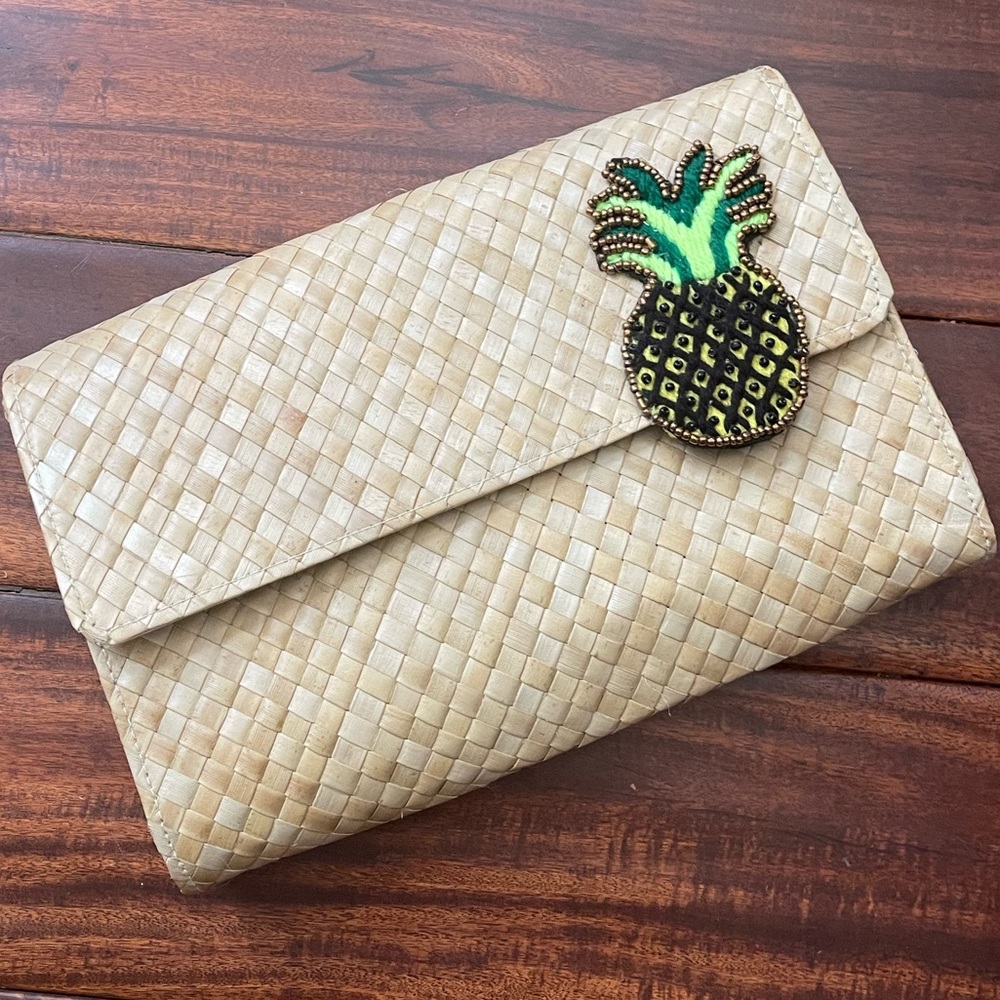Island Girl Straw Pineapple Appliqué Summer Clutch
